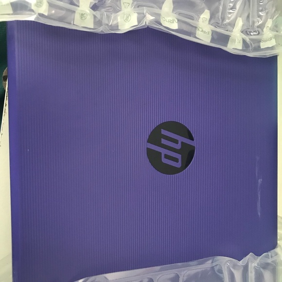 11.6 in hp stream notebook. Purple - Picture 3 of 4